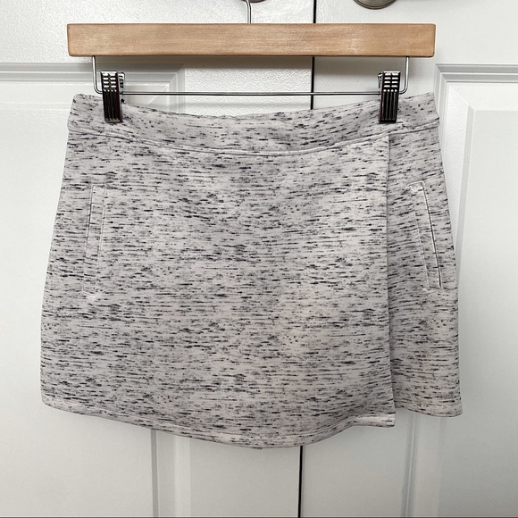 Hollister white patterned skort size medium - Picture 1 of 3